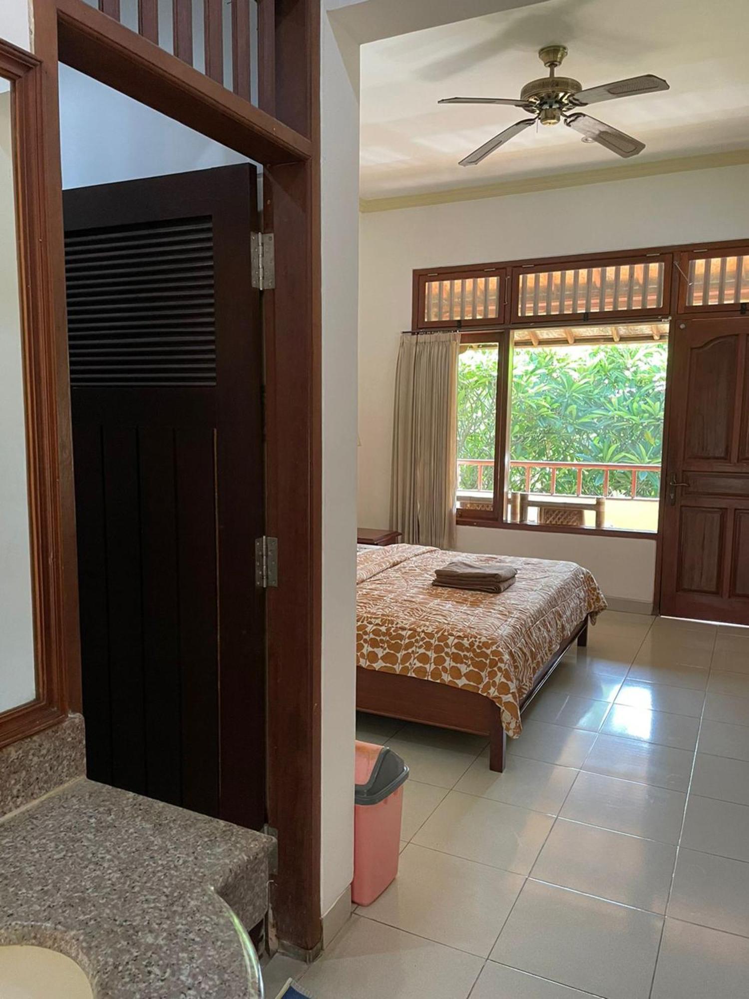 Yulia 1 Bed & Breakfast Sanur Exterior foto