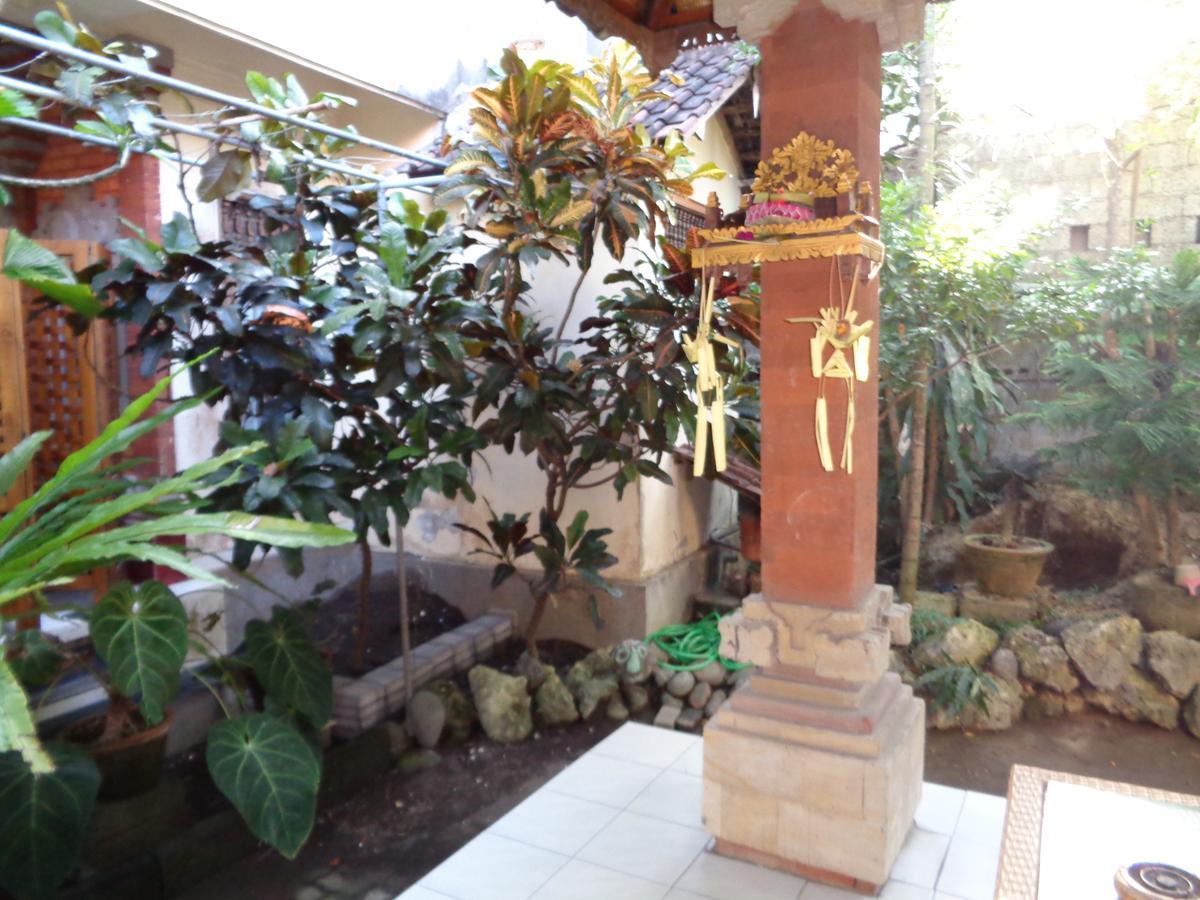 Yulia 1 Bed & Breakfast Sanur Exterior foto