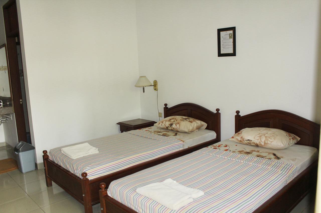 Yulia 1 Bed & Breakfast Sanur Exterior foto