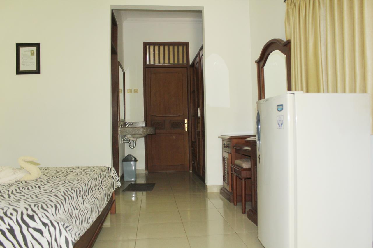 Yulia 1 Bed & Breakfast Sanur Exterior foto