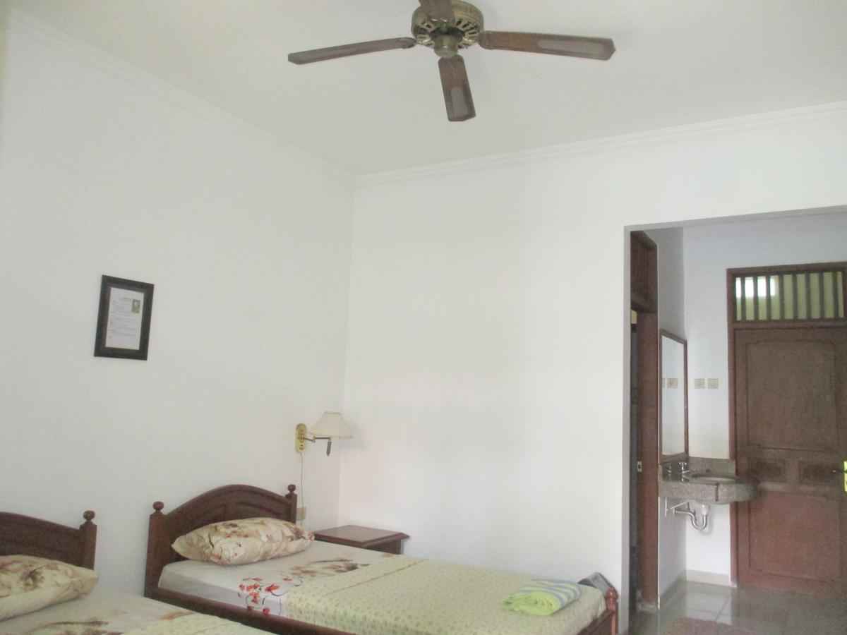Yulia 1 Bed & Breakfast Sanur Exterior foto