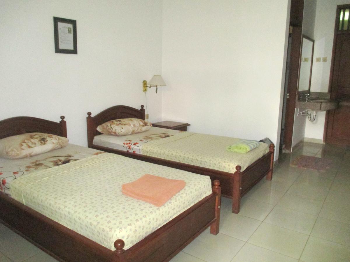 Yulia 1 Bed & Breakfast Sanur Exterior foto